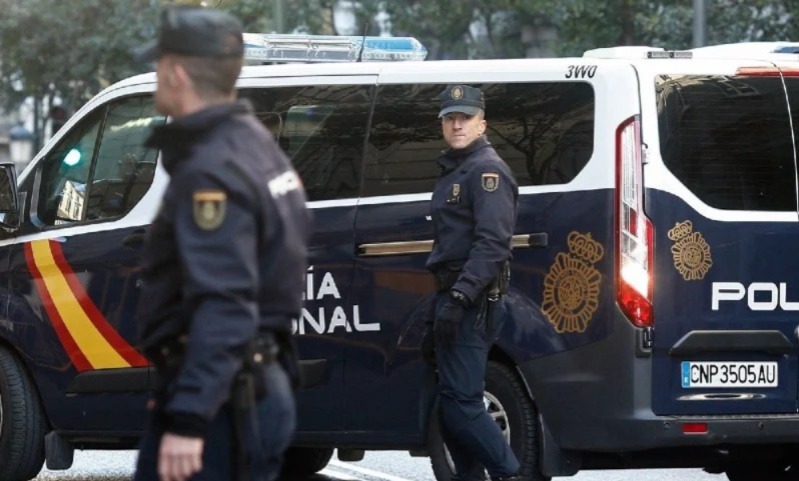 الإطاحة-بشبكة-تهجير-مغاربة-واستغلالهم-في-معامل-سرية-لصنع-الحلويات-بمالقة