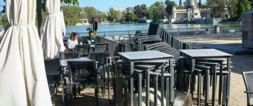 تفكيك-شبكة-إسبانية-غريبة-لسرقة-كراسي-المقاهي-وتهريبها-إلى-المغرب