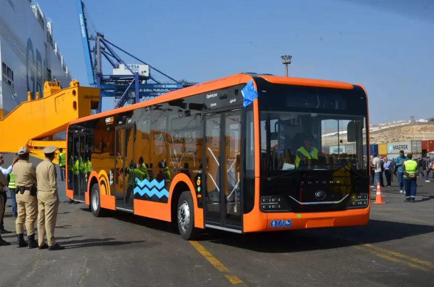 البرنامج-الجديد-للنقل-الحضري-العمومي-للفترة-2025-2029.-استلام-70-حافلة-جديدة-بميناء-أكادير