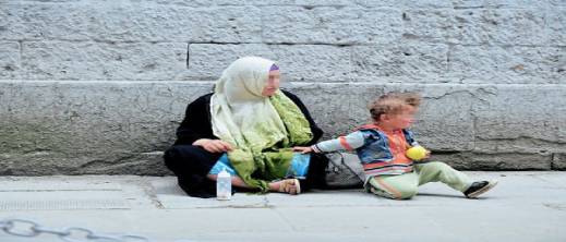 وزيرة:-لايمكن-القضاء-على-التسول-ومواطنون-يمنحون-المال-لمتسولين-يستغلون-الأطفال