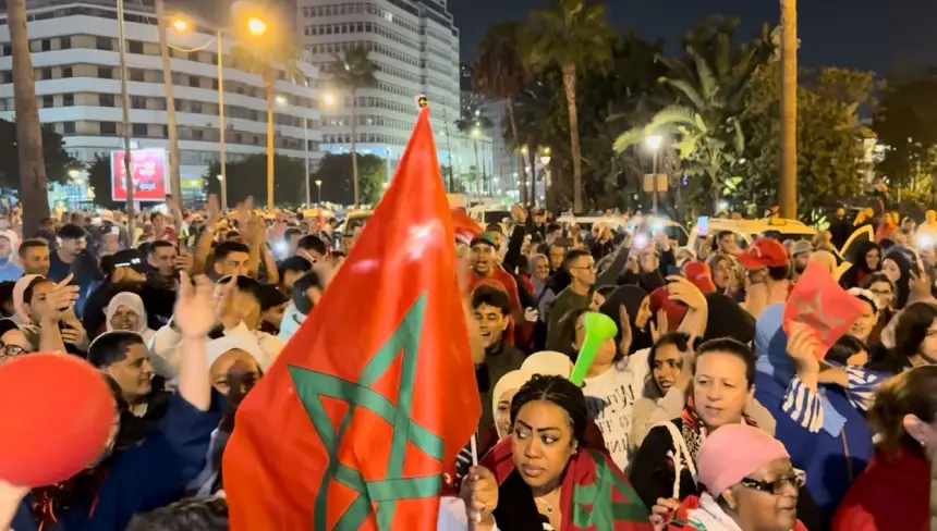 ليلة-بيضاء-بالدار-البيضاء.-فرحة-عارمة-بالقرار-الأممي-حول-الصحراء-المغربية-ومسيرات-تجوب-الشوارع