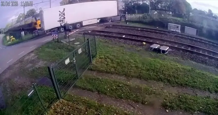 كارثة-في-هولندا:-قطار-يصطدم-بشاحنة-فواكه-ويُحدث-فوضى-على-السكة-الحديدية