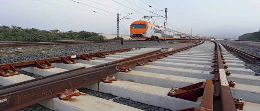 اصطدام-قطار-بشاحنة-يتسبب-في-توقف-مؤقت-لحركة-القطارات-بين-طنجة-وفاس