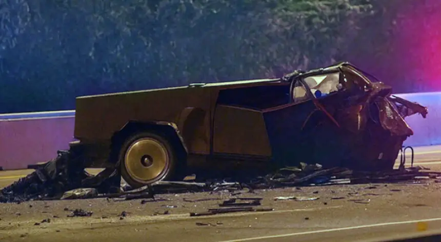 حادث-بين-تسلا-وبي-ام-دبليو-اسفر-عن-مصرع-السائقين-في-امريكا