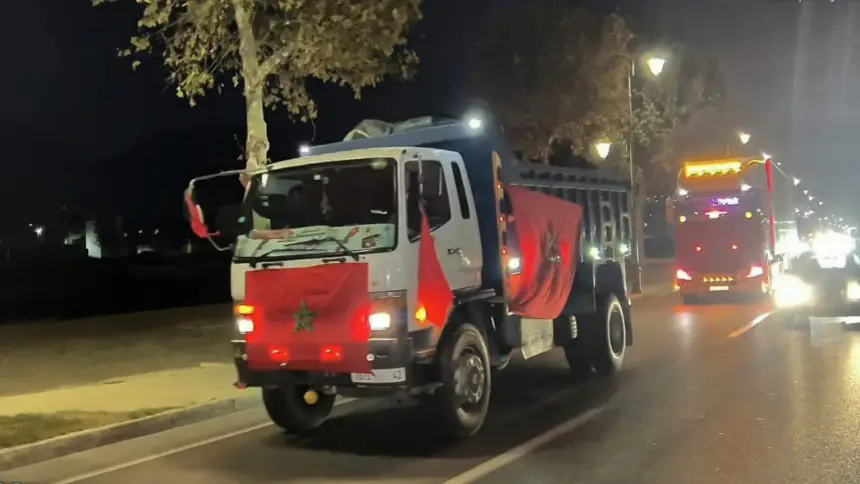 تطوان.-قافلة-شاحنات-حي-طابولة-بتطوان-تخلد-ذكرى-المسيرة-الخضراء-على-درب-الأجداد