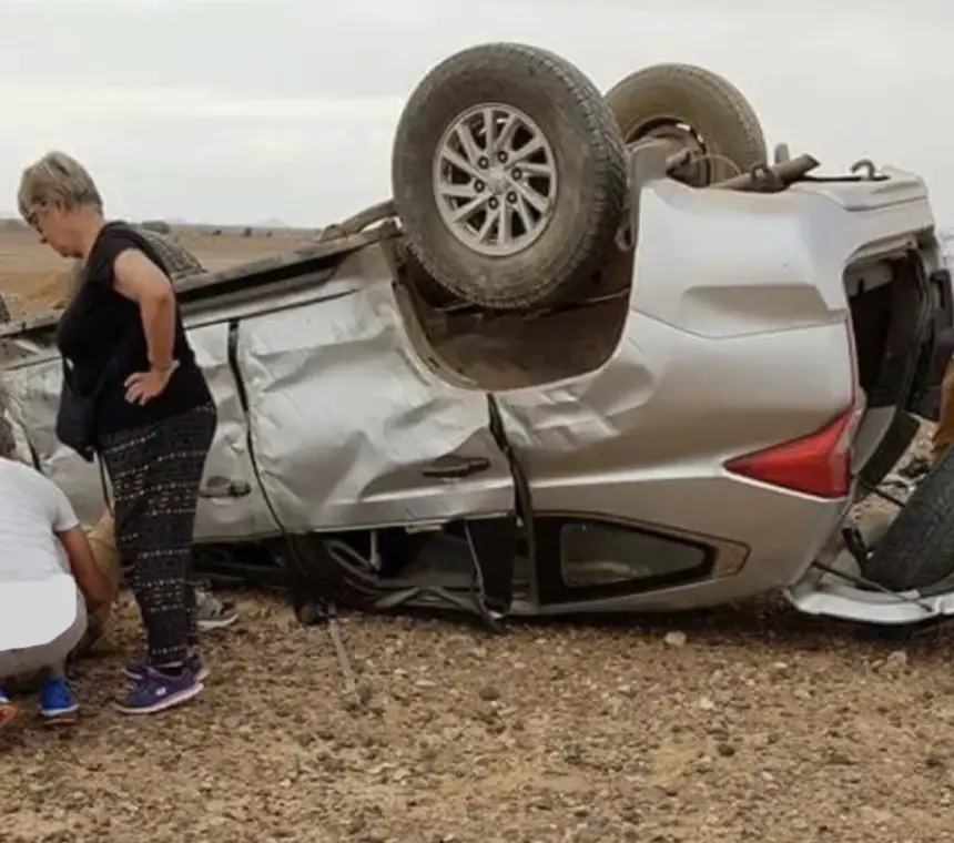 انقلاب-سيارة-بضواحي-مرزوكة-يودي-بحياة-سائحتين-ويصيب-شابين-مغربيين