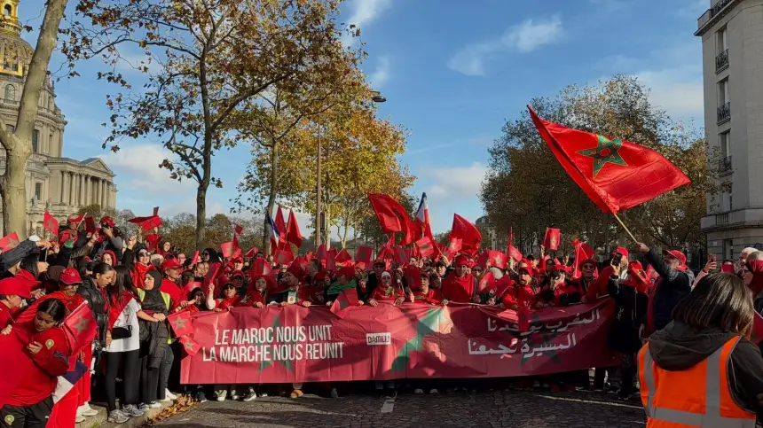 باريس-تحتفل-بالذكرى-الخمسين-للمسيرة-الخضراء-بمشاركة-ضخمة-للجالية-المغربية
