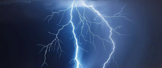 صاعقة-برق-تودي-بحياة-شخص-متشرد