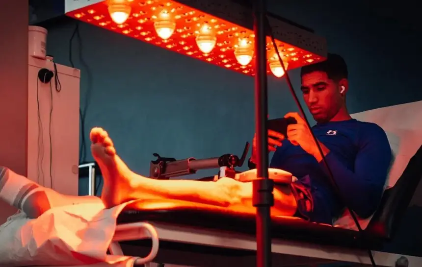 حكيمي-يبدأ-مرحلة-تقوية-العضلات-ويُسابق-الزمن-للحاق-بافتتاح-“الكان”(صور)