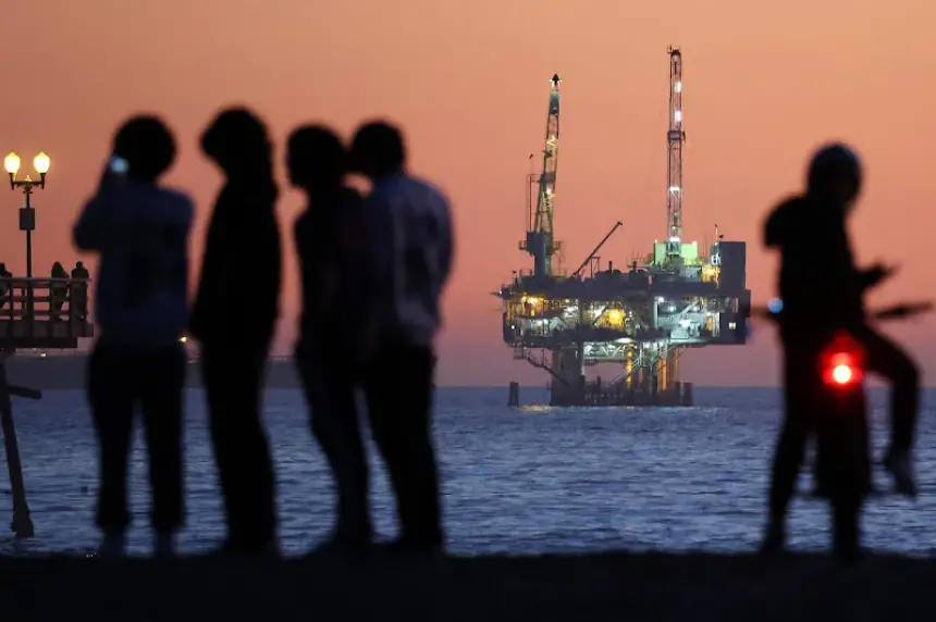 تقرير-صادم.-قطر-والجزائر-ودول-عربية-أخرى-حرصت-على-توفير-النفط-لإسرائيل-أثناء-حربها-على-غزة