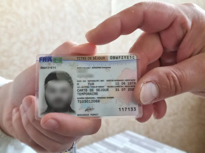 شرط-جديد-يربك-مغاربة-فرنسا…-“الاختبار-المدني”-يضع-المهاجرين-الراغبين-في-الحصول-على-الإقامة-في-ورطة