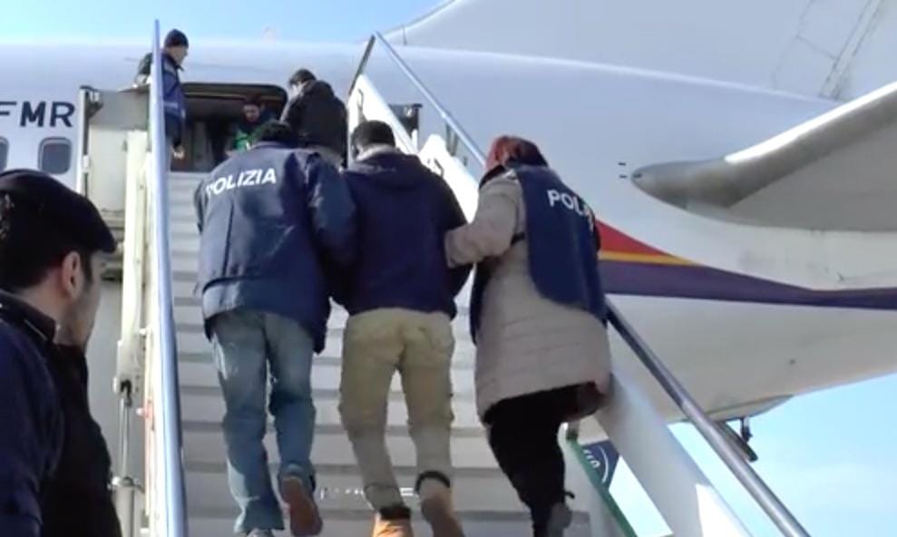 ابتداء-من-2026:-المهاجرون-المغاربة-يواجهون-اختبارا-إلزاميا-للحصول-على-الإقامة-والجنسية-بفرنسا