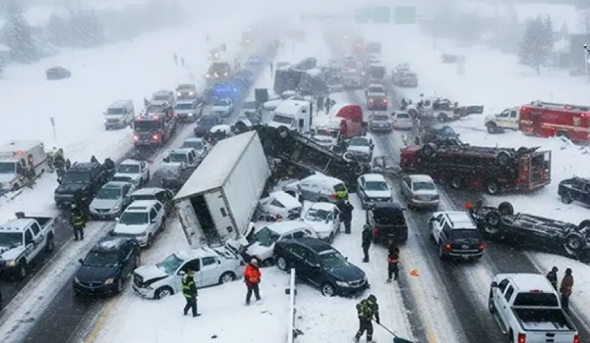 بالفيديو…عاصفة-ثلجية-تتسبب-بحادث-ضخم-في-ولاية-أنديانا-الأمريكية…