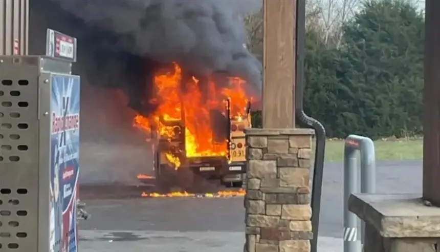 حريق-مفاجئ-في-حافلة-مدرسية-…-وسائق-ينقذ-الأطفال-قبل-لحظات-من-الانفجار