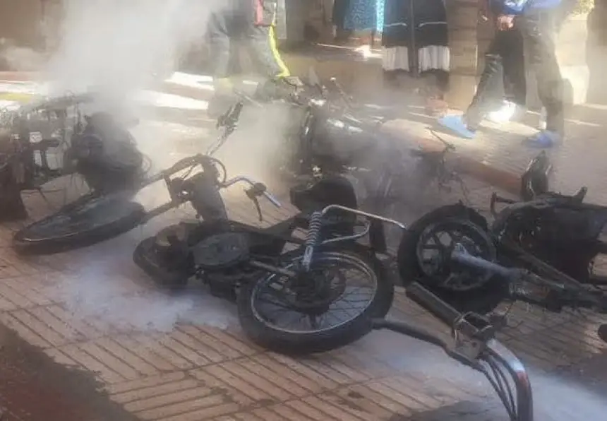حريق-مُفزع-يهزّ-“المسيرة-الأولى”-بمراكش.-سبع-دراجات-تحترق-والساكنة-تقضي-ليلة-رعب
