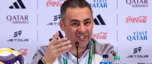 مدرب-فلسطين:-أتلقى-نصائح-تكتيكية-من-والدتي-المقيمة-في-خيمة-بغزة