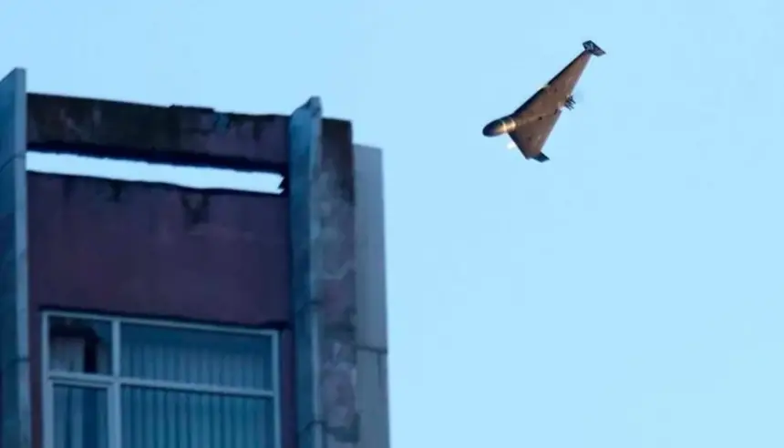 طائرة-مسيّرة-تقطع-عشاءً-رومانسياً-وتحول-لحظة-هدوء-إلى-مشهد-حرب