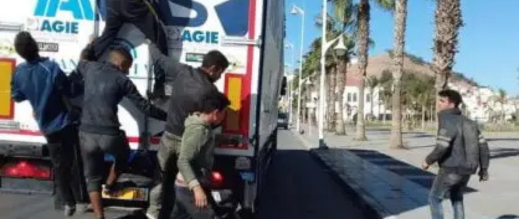 مصرع-مهاجر-غير-نظامي-في-حادث-سقوط-من-شاحنة-ببني-أنصار