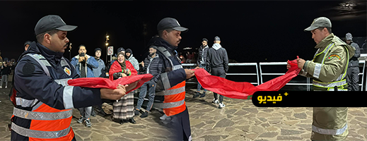 في-مشهد-وطني-بالناظور-عناصر-الأمن-ينقذون-العلم-الوطني-أثناء-احتفالات-فوز-المنتخب-ويعيدونه-إلى-صاحبه