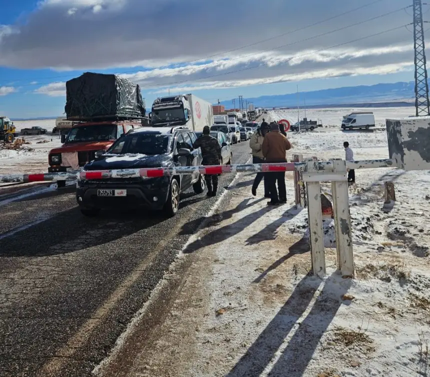 ميدلت.-استئناف-حركة-السير-بالطريق-الوطنية-29-بين-بومية-وخنيفرة-بعد-تدخل-السلطات