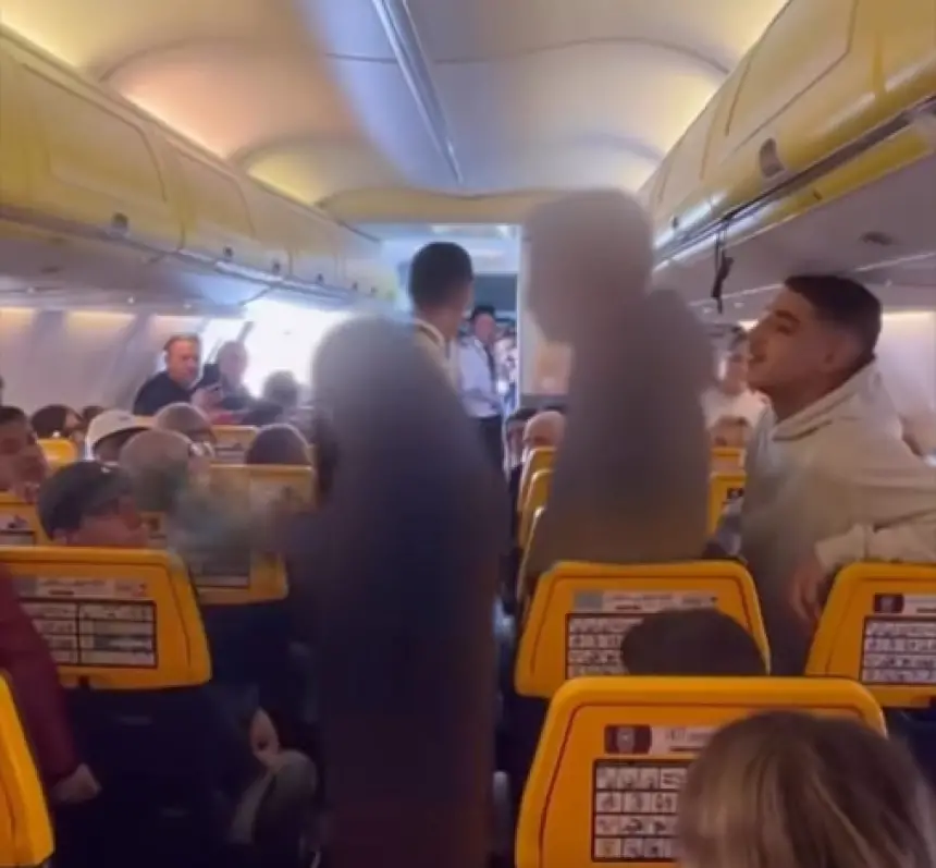 كانت-متجهة-من-مراكش-إلى-برشلونة.-فتاة-في-حالة-سكر-طافح-تجبر-طائرة-إلى-الهبوط-اضطراريا-بمطار-فاس-والدرك-الملكي-يتدخل