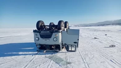 مصرع-سائحة-صينية-إثر-انقلاب-مركبة-سياحية-على-جليد-بحيرة-بايكال