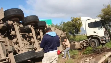 انقلاب-رموك-بالطريق-السيار-قرب-عين-حرودة-يشل-حركة-المرور