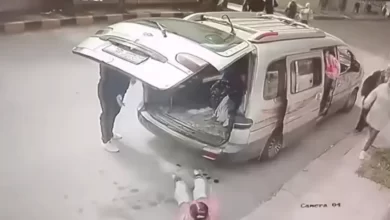 بالفيديو…غضب-واسع-بالأردن-بعد-توقيف-سائق-رمى-ابنته-من-الحافلة