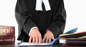 محاكمة-“محامٍ-مزيف”-بالحسيمة.-إدانة-بتهمة-انتحال-الصفة-وتعويض-مالي-للضحية