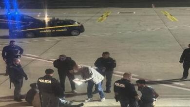 توقيف-اثنين-ومطاردة-آخرين.-فرار-ركاب-مغاربة-بإيطاليا-بعد-هبوط-اضطراري