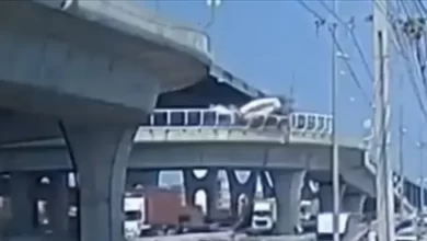 حادث-مروع-في-تايلاند:-شاحنة-إسمنت-تسقط-من-جسر-وفيديو-يوثق-الواقعة