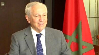 الدبلوماسية-المغربية-تفقد-أبرز-وجوهها.-وفاة-عزيز-مكوار-عن-عمر-يناهز-75-سنة