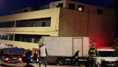 مأساة.-حادثة-سير-مروعة-تودي-بحياة-3-أشخاص-بينهم-سائق-كان-يؤدي-الصلاة-بالفنيدق-(فيديو)