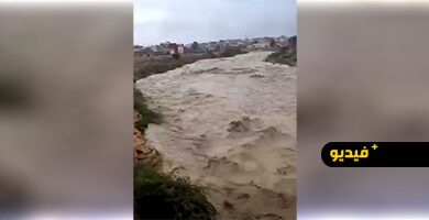 بفعل-أمطار-الخير.-“واد-كرت”-بالدريوش-يسجل-حمولة-مائية-“مهمة”-وتحذيرات-من-استمرار-التقلبات-الجوية