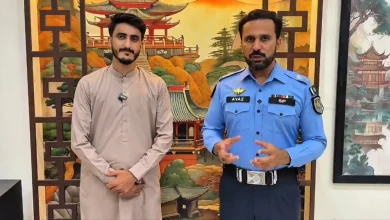 سيارة-ذاتية-القيادة-من-ابتكار-طالب-تصطدم-بمركبة-شرطة-في-باكستان.-ورد-فعل-غير-متوقع-من-الأمن
