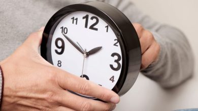 الرجوع-إلى-الساعة-القانونية-المحددة-في-توقيت-غرينيتش
